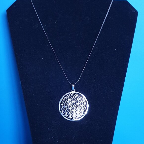 Vintage Sterling Silver “Flower of Life” Pendant with Herringbone Chain Necklace - Picture 6 of 13